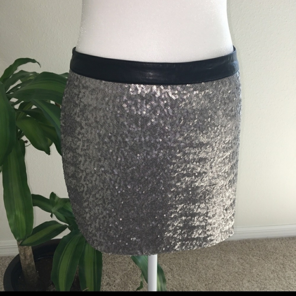 Guess mini skirt, large, silver sequins - Picture 2 of 8